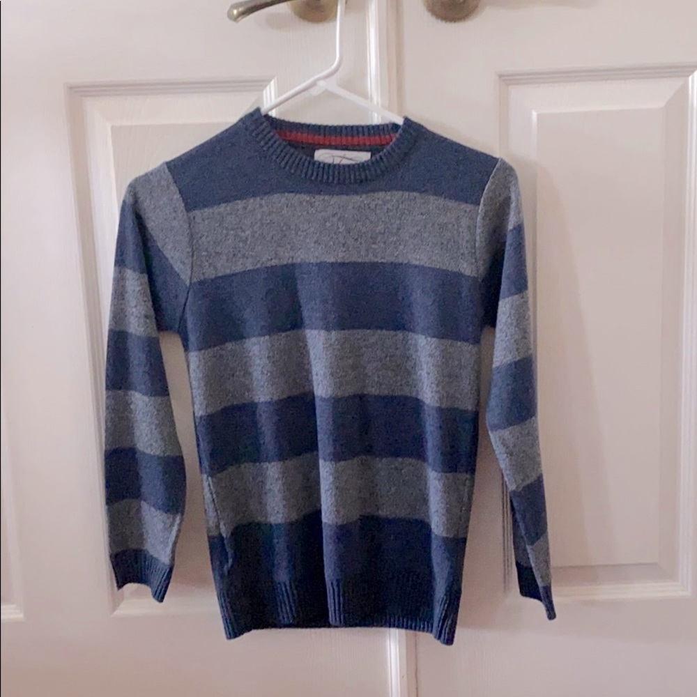 Boys 10/12 light weight soft sweater